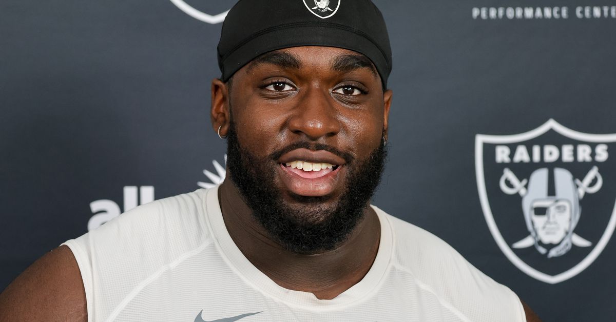 Raiders News: DJ Glaze loves the challenge of facing Maxx Crosby in practice