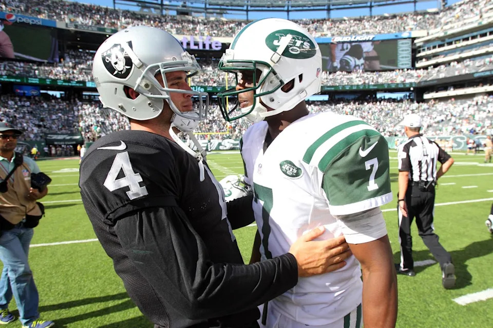 Raiders QBs Derek Carr (4) and Geno Smith (7).© Brad Penner-Imagn Images