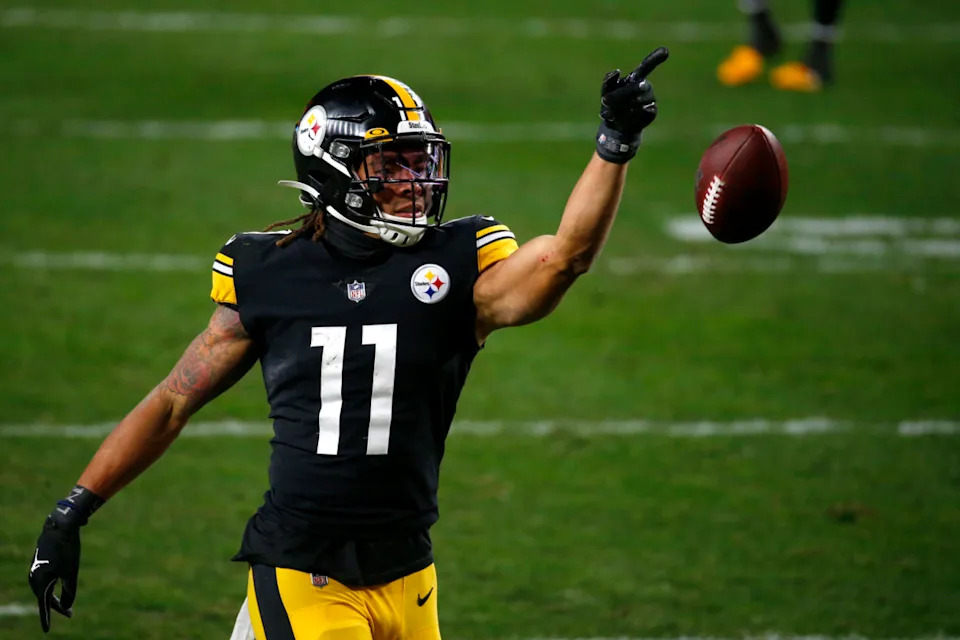 PITTSBURGH, PENNSYLVANIA - DECEMBER 07: Chase Claypool #11 of the Pittsburgh Steelers reacts following a play during the second quarter of their game against the Washington Football Team at Heinz Field on December 07, 2020 in Pittsburgh, Pennsylvania. (Photo by Justin K. Aller/Getty Images)