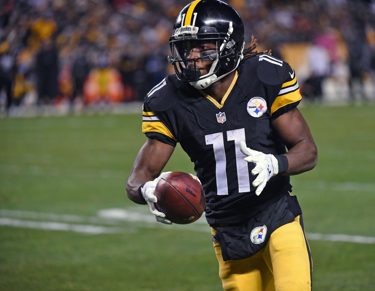 Denver Broncos v Pittsburgh Steelers