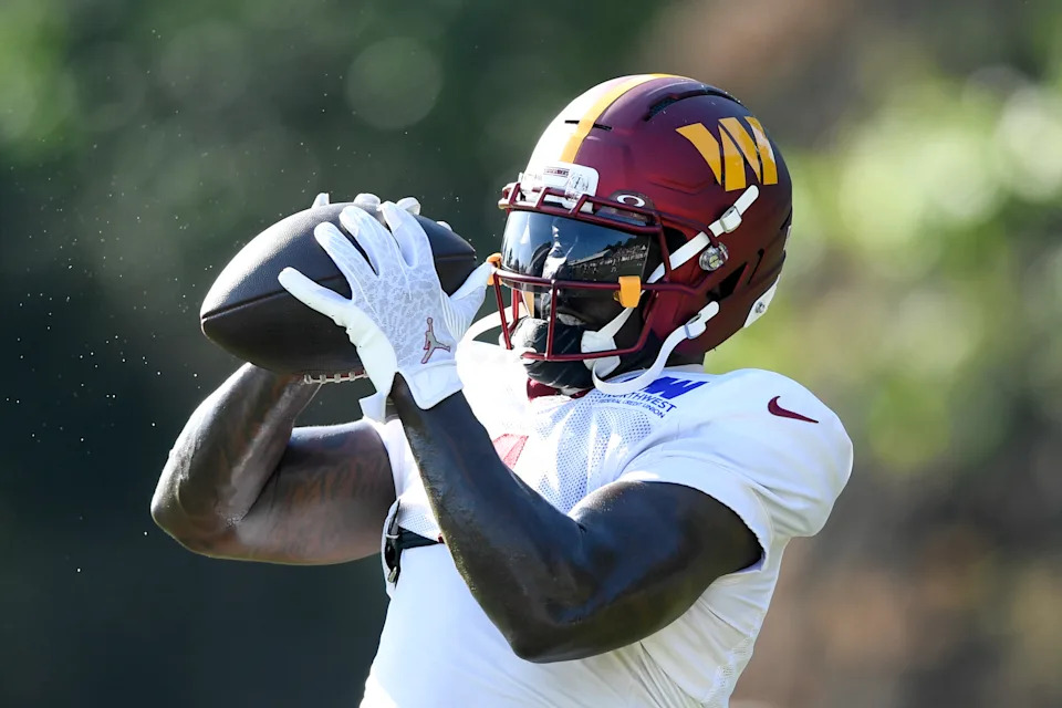 ASHBURN, VA - JULY 28: Washington Commanders wide receiver Deebo Samuel Sr. (1) makes a catch during training camp on Monday, July 28, 2025. (Photo by Hannah Foslien/For The Washington Post via Getty Images)