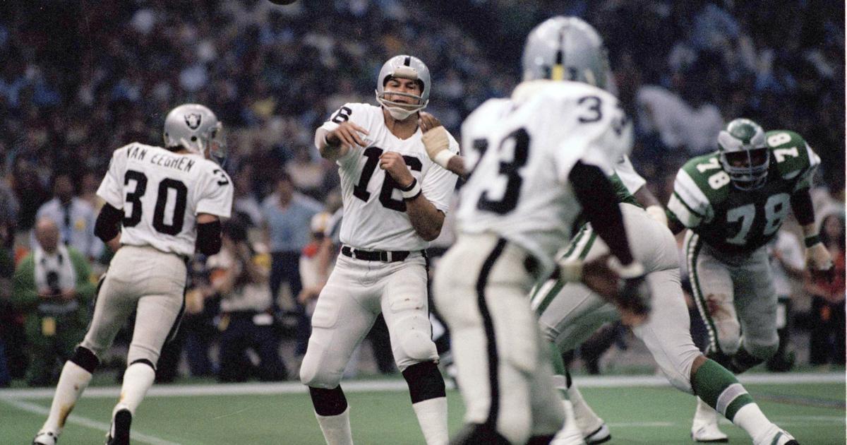 Underdog Raiders played loose, beat Eagles in Super Bowl XV | Super Bowl