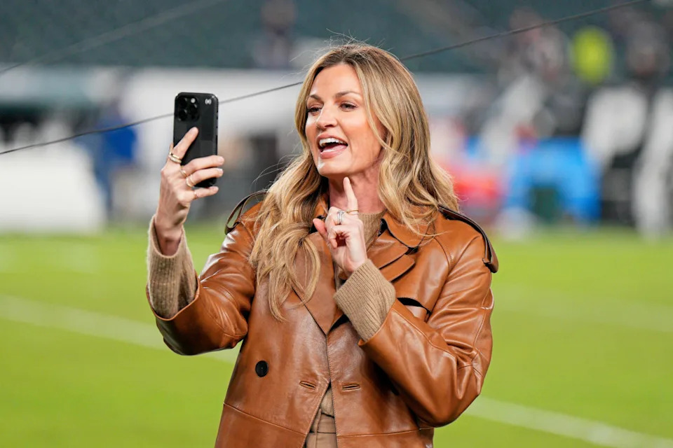 PHILADELPHIA, PA - NOVEMBER 05: Fox sidelines correspondent Erin Andrews reports during the game between the Dallas Cowboys and the Philadelphia Eagles on November 5, 2023 at Lincoln Financial Field. (Photo by Andy Lewis/Icon Sportswire via Getty Images)Icon Sportswire&sol;Getty Images