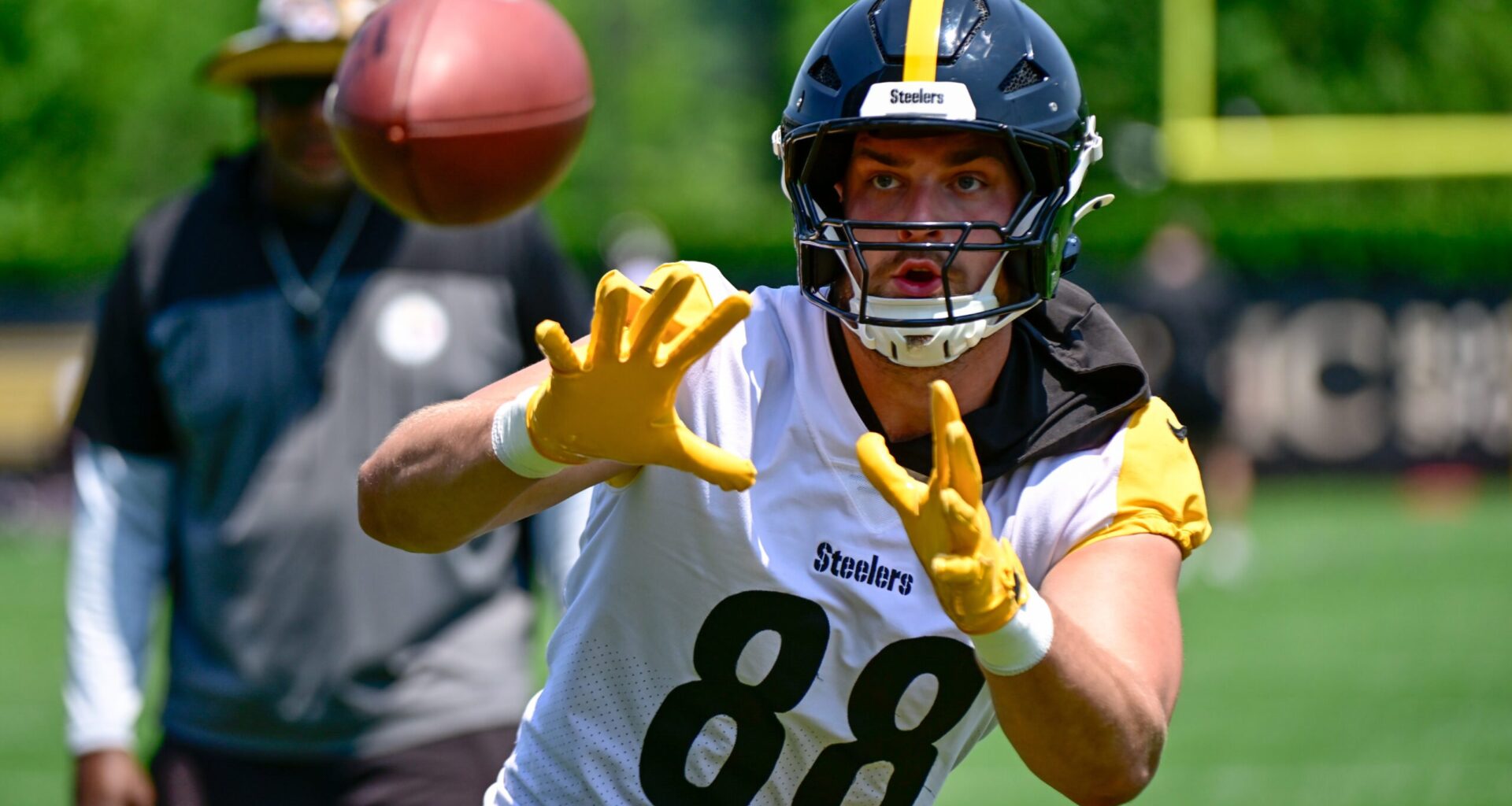 Can Pat Freiermuth Have Breakout Season with Aaron Rodgers?