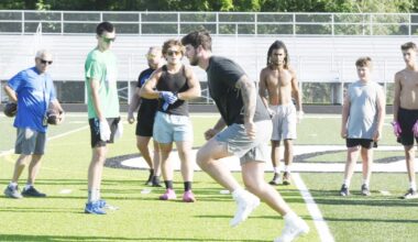 NFL player Farrell speaks to GV football team | Sports