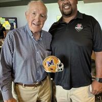 Giants' Whitticker steps into Indiana Football Hall of Fame | Sports