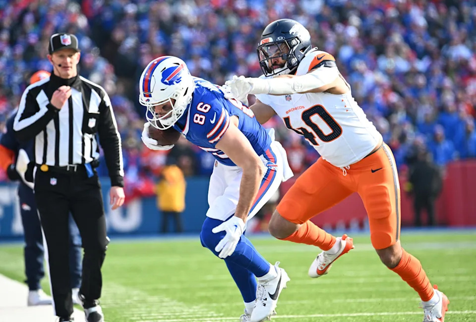 Buffalo Bills tight end Dalton Kincaid (86) is tackled by Denver Broncos linebacker Justin Strnad (40) in an AFC wild card game.Mark Konezny-Imagn Images