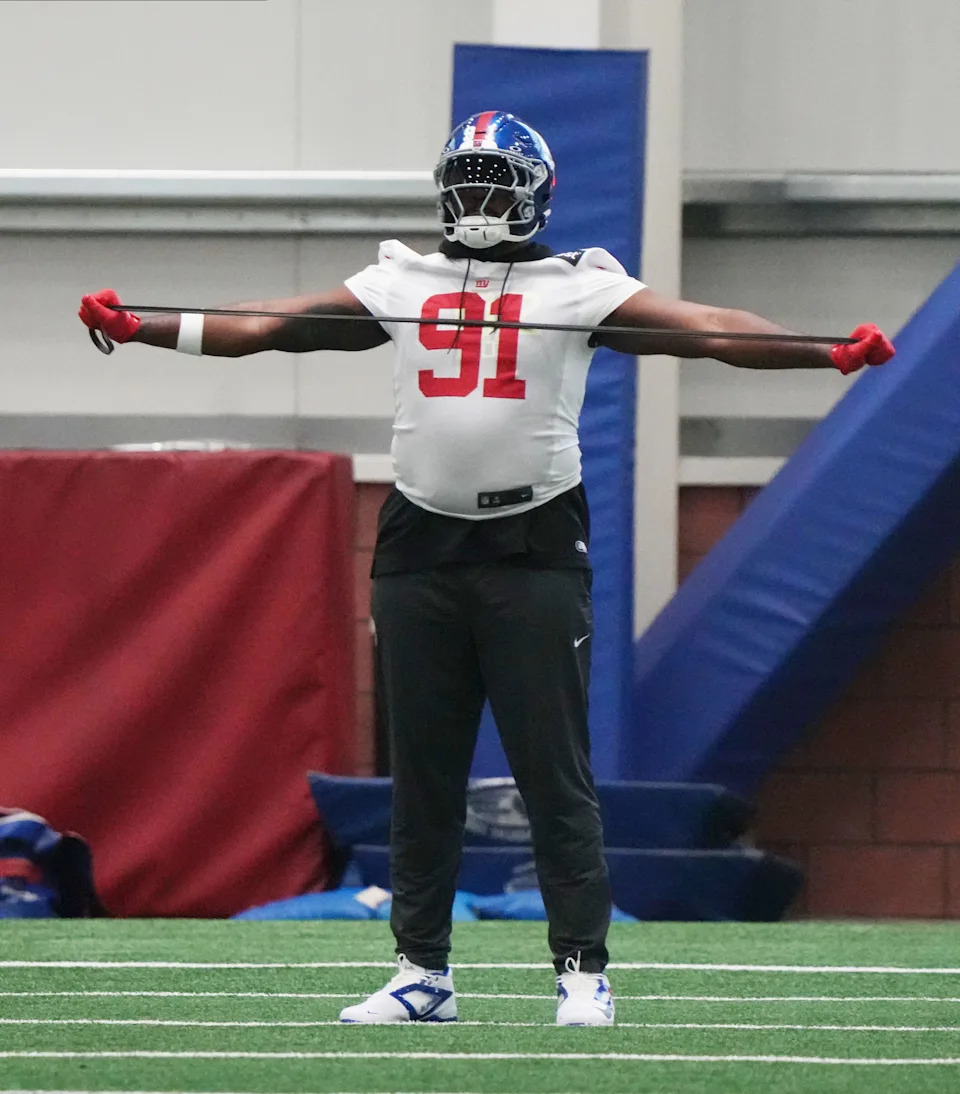 Eat Rutherford, NJ -- May 9, 2025 -- Darius Alexander loosens up during warm ups at Giants Rookie Minicamp.