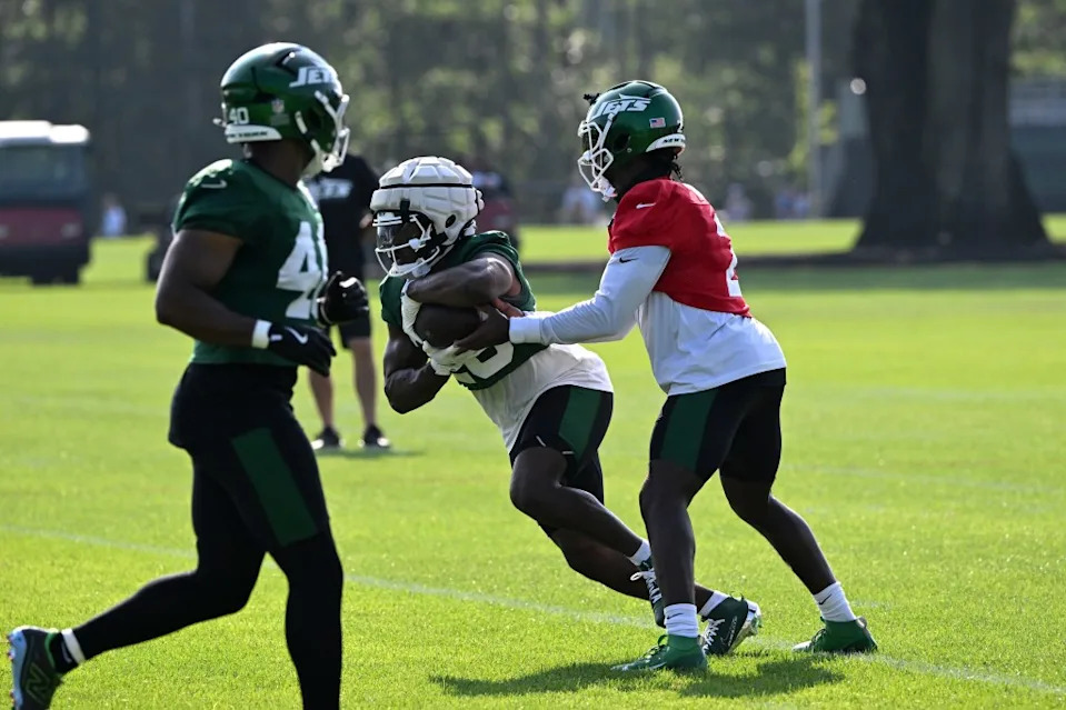 Jets quarterback Tyrod Taylor (2) hands the ball off to running back Breece Hall (20) during practice at training camp in Florham Park, NJ. Bill Kostroun/New York Post