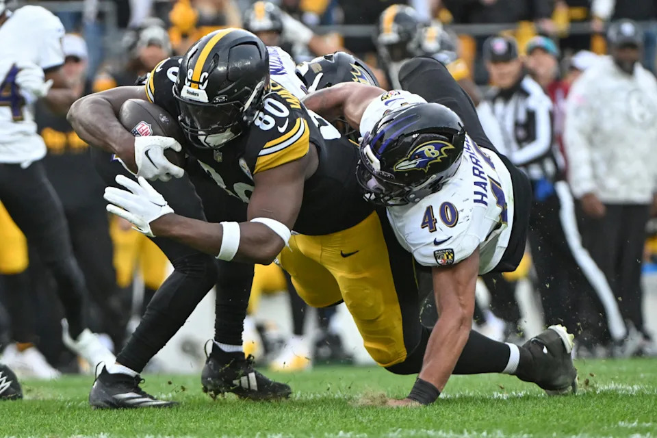 Pittsburgh Steelers tight end Darnell Washington (80) dives for extra yardage while being tackled by Baltimore Ravens linebacker Malik Harrison (40).© Barry Reeger-Imagn Images