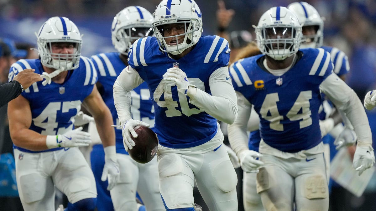 Colts' Jonathan Taylor, Jaylon Jones receive unique recognition