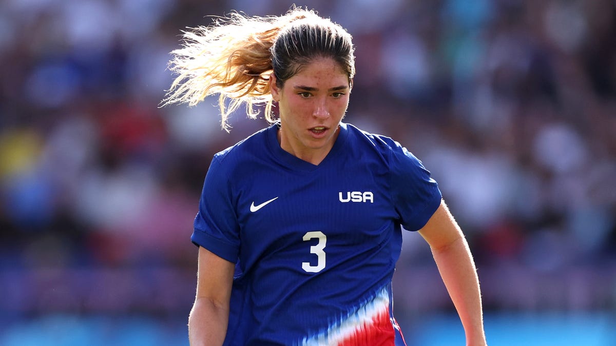 USWNT midfielder Albert marries Colts kicker Shrader