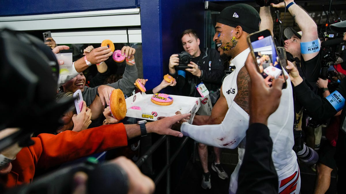 Ja'Marr Chase Bengals-Cowboys donut face-smash unexpected