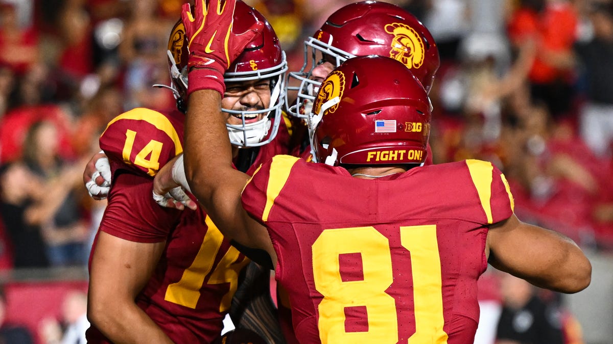 How many miles will Michigan State football travel this season?