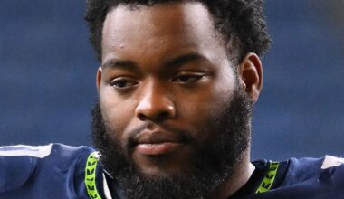 Anthony Bradford named Seahawks' surprise offseason player