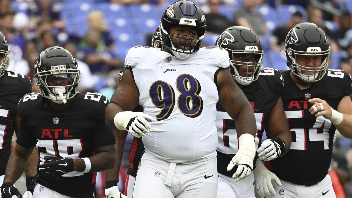 Kyle Van Noy compares Travis Jones to Dexter Lawrence