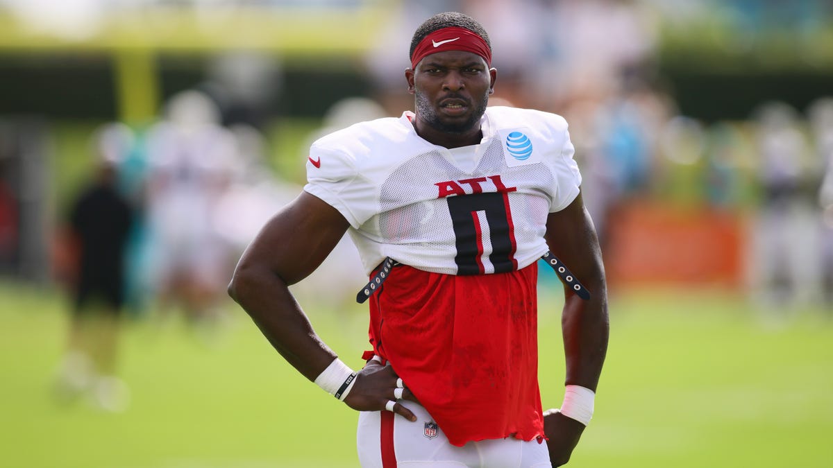 Former Falcons OLB Lorenzo Carter retires