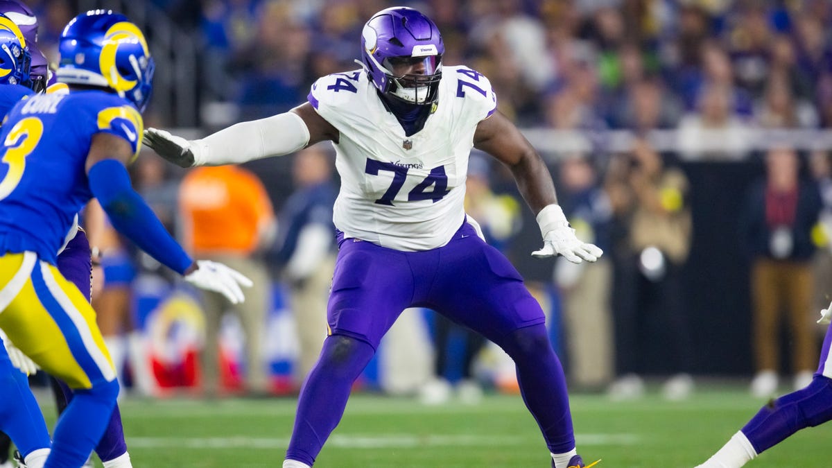New Texans OT Cam Robinson named biggest bust for Houston in 2025