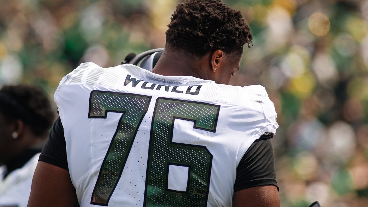 Oregon OL Isaiah World has a chance to be the No. 1 NFL draft pick