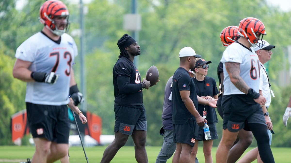 Rookie can't report without signing