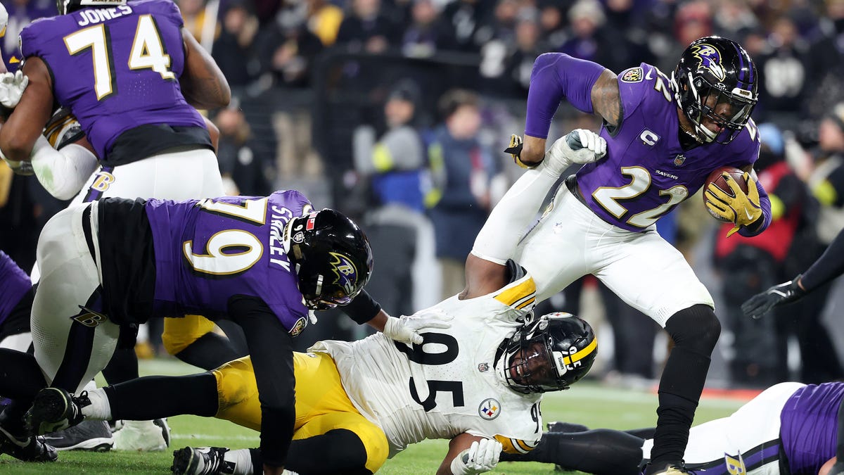 Derrick Henry sends social media into a frenzy with wild athletic display