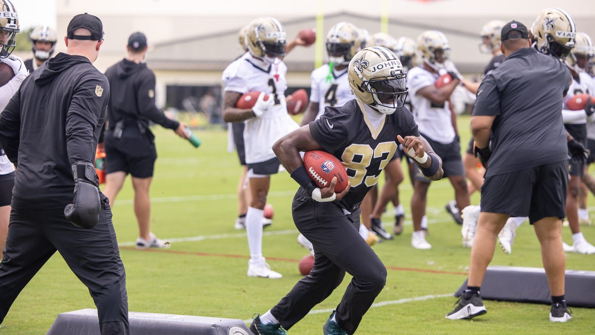 Starter pushes for Noah Fant to sign with Saints