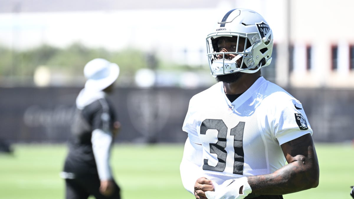 Raheem Mostert slams Miami for moving Jonnu Smith