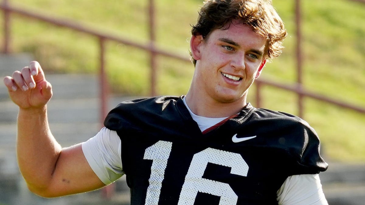 Peyton Manning praises Arch Manning for impressive throws