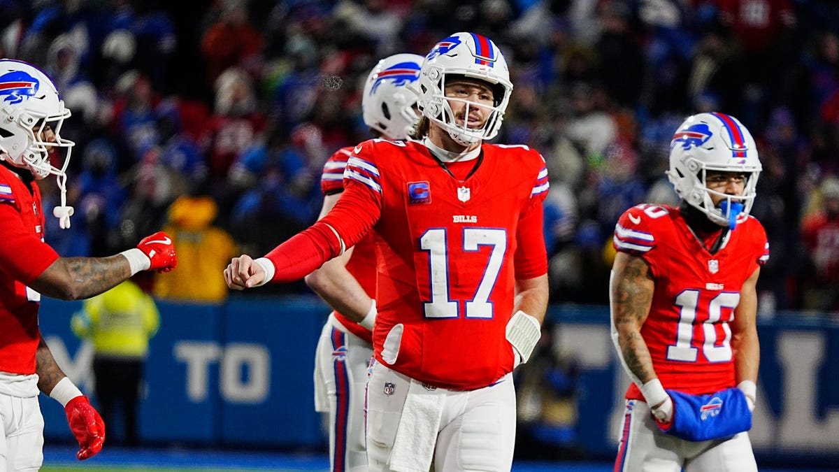 Bills' Josh Allen leads list of top-12 quarterbacks in NFL at TDN