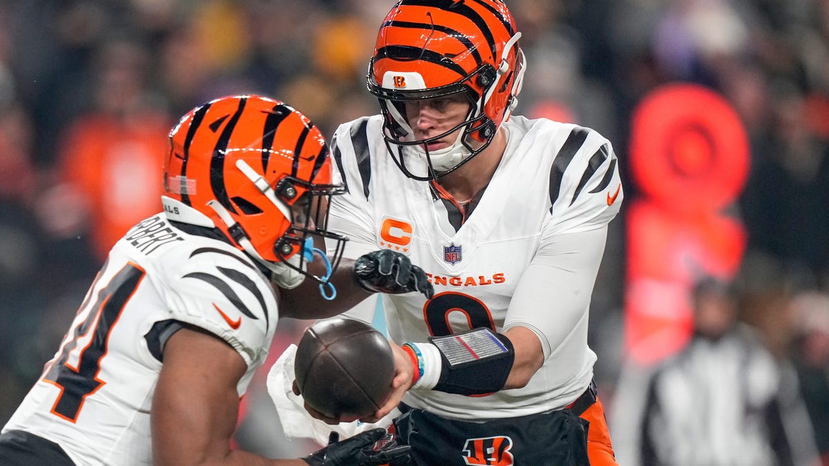 Colts' RB Khalil Herbert in full home uniform for first time