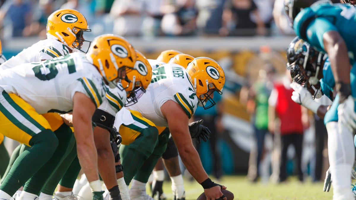 Packers left off top 10 OL list entering 2025: Is the snub justified?