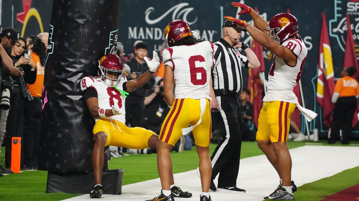 Offensive players for USC football with 1st-round NFL draft potential