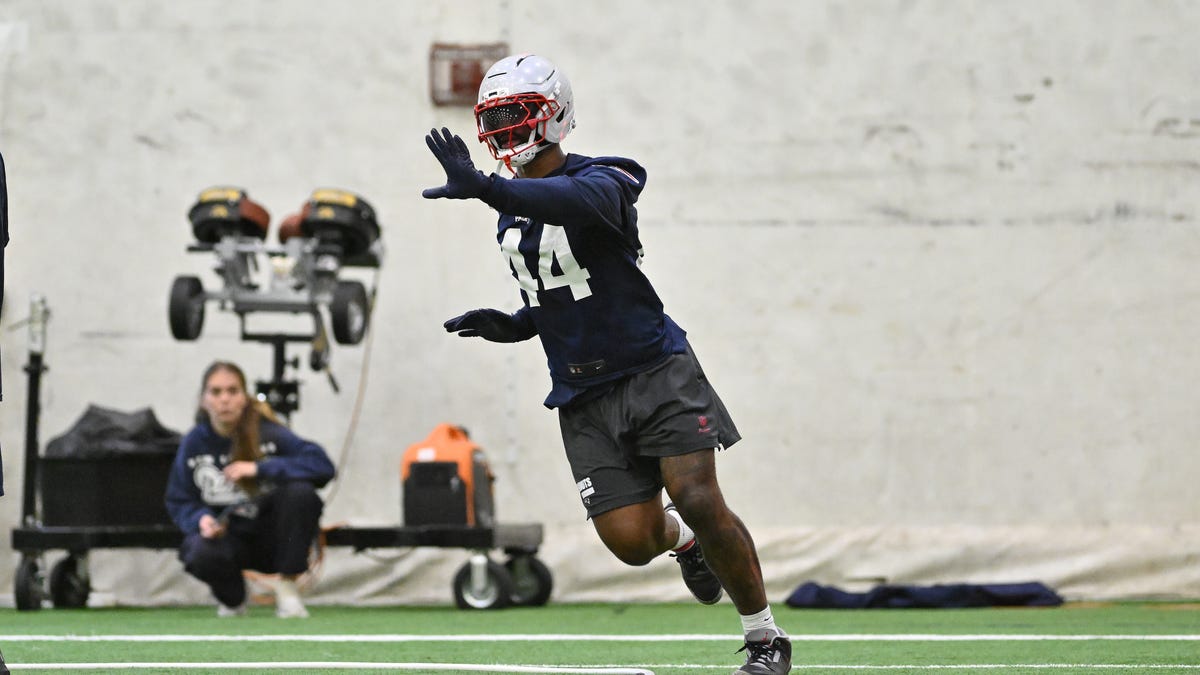 Hopeful Patriots LB seen training with Raiders Pro Bowl DE Maxx Crosby