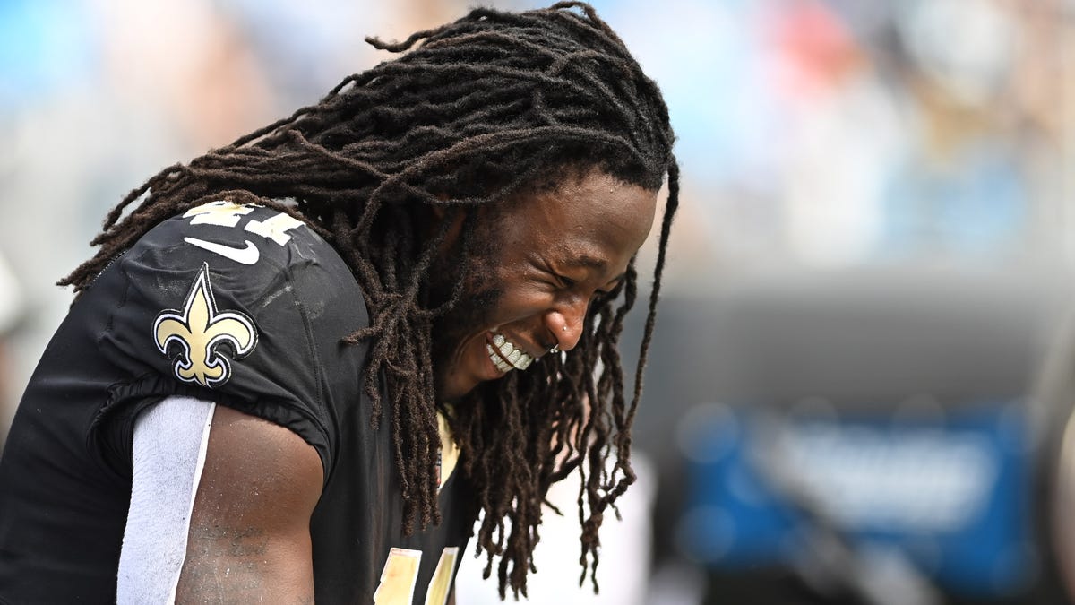 Saints RB Alvin Kamara brutally roasts Panthers fans
