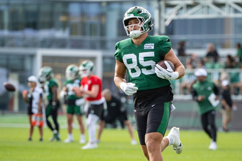 Jets tight end Mason Taylor (85) runs drills during practice at the team's NFL football training camp, Saturday, July 26, 2025.