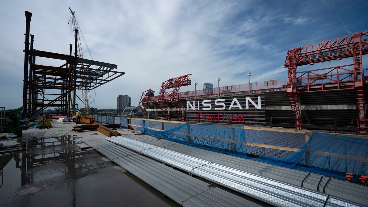 Police investigating noose found at site