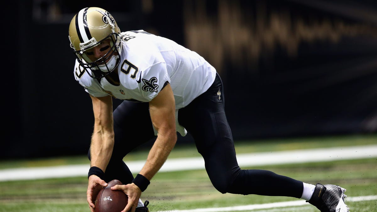Which 10 Saints players recovered the most fumbles for the franchise?