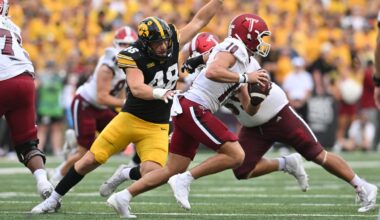 Iowa Hawkeyes DE Max Llewellyn