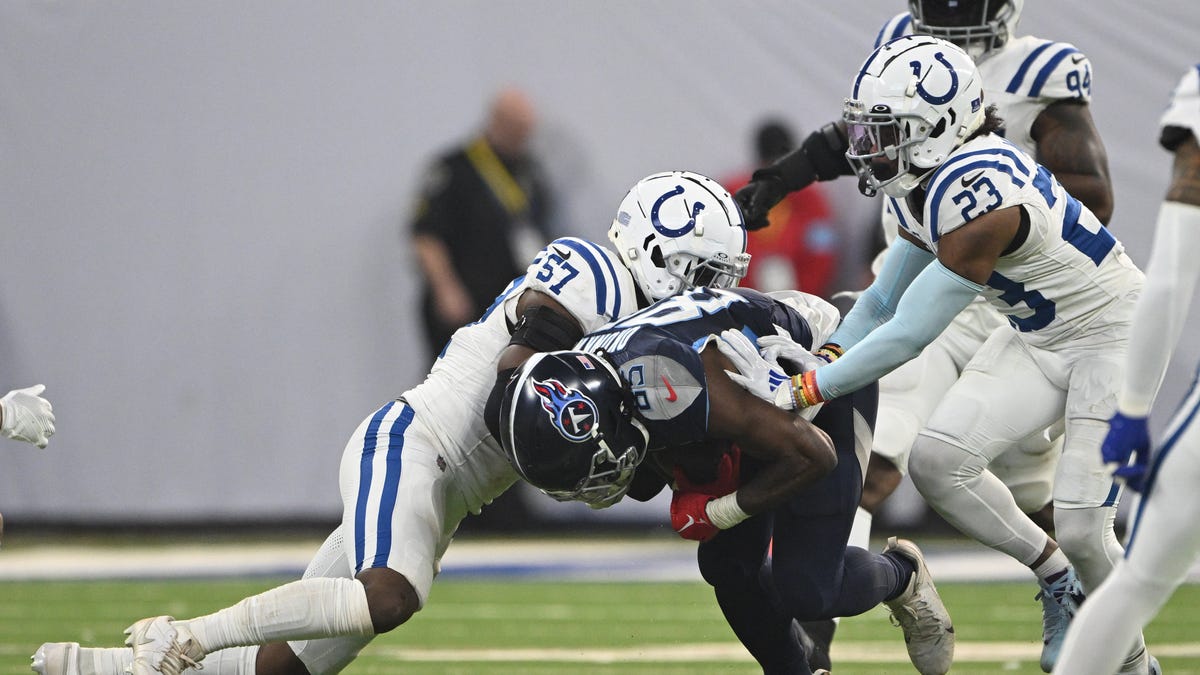 Big question for Jaylon Carlies, other LBs