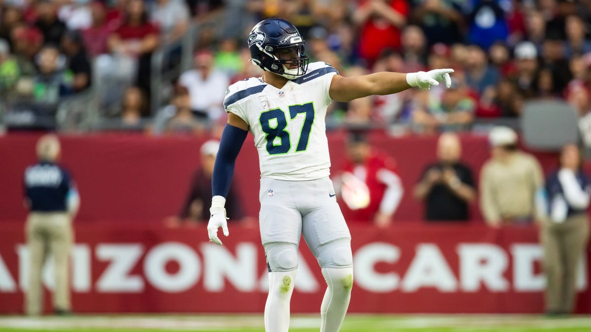 Seahawks release former Iowa football TE Noah Fant