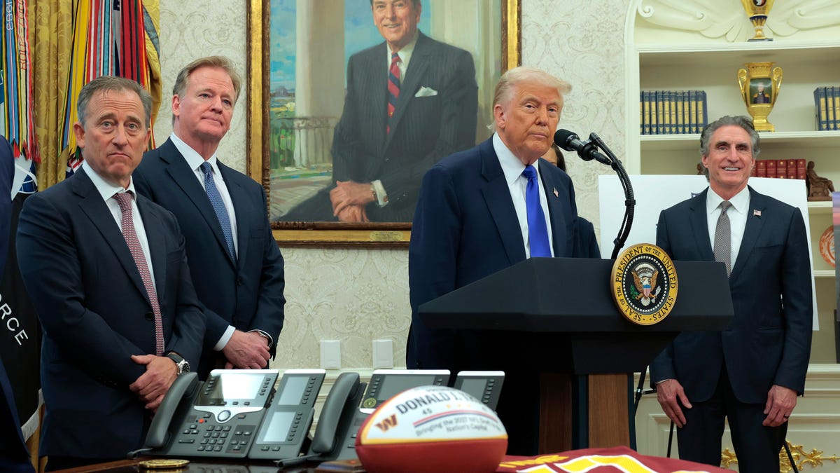 Trump using Commanders as a distraction. Don't fall for it.