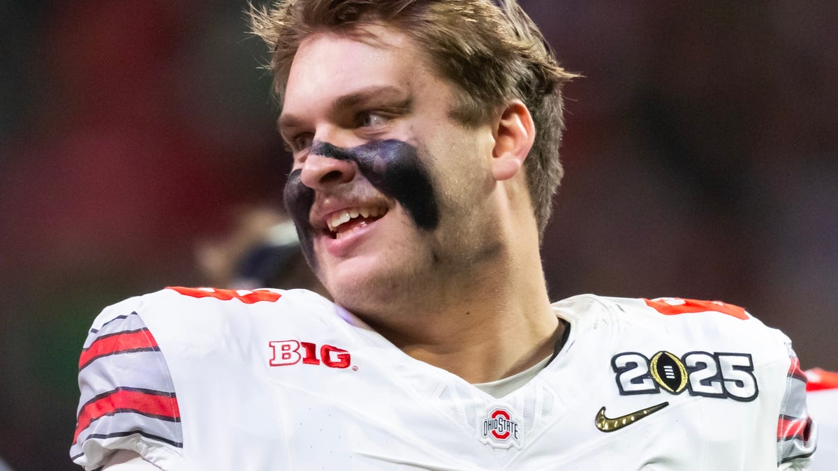 Kansas State football offensive lineman recovering from medical scare