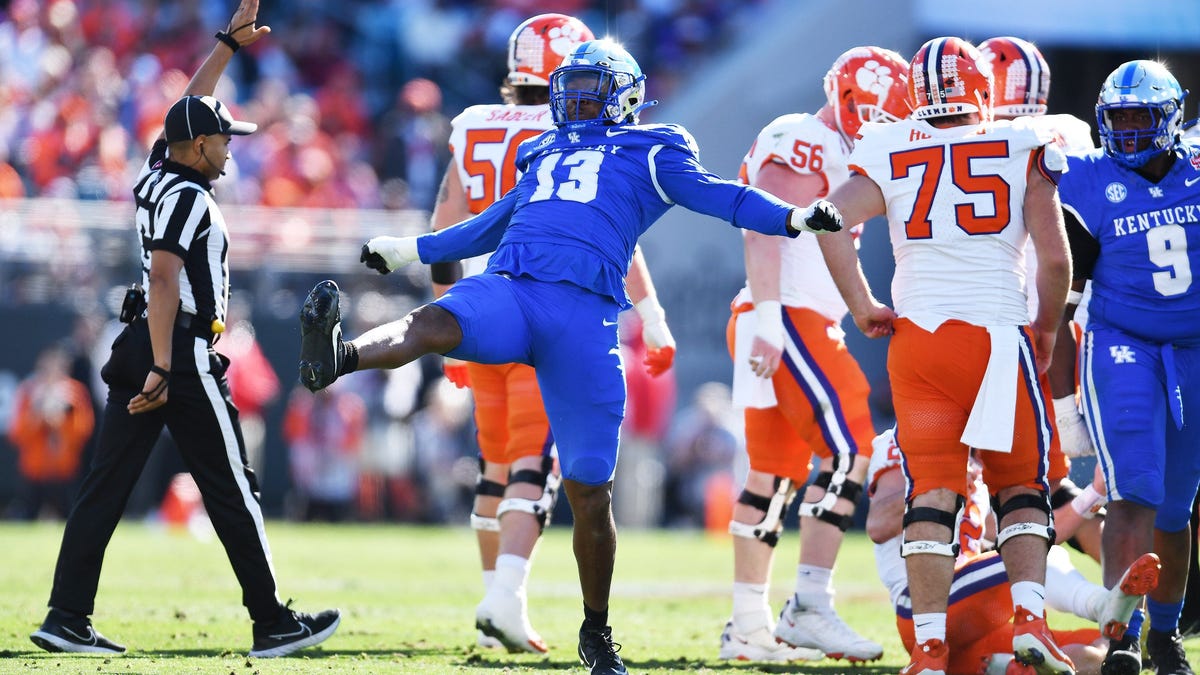 Panthers sign OLB J.J. Weaver, release 2022 draft pick Amaré Barno