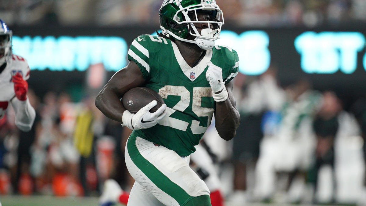 Green Bay Packers sign third-year running back, rookie cornerback