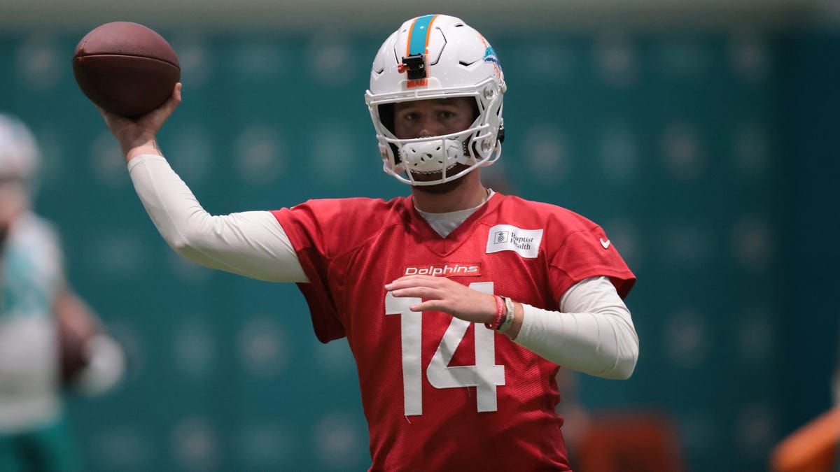 Former Longhorn Quinn Ewers turning heads at Miami Dolphins camp