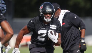 New Texans RB Nick Chubb jukes past defenders for easy TD
