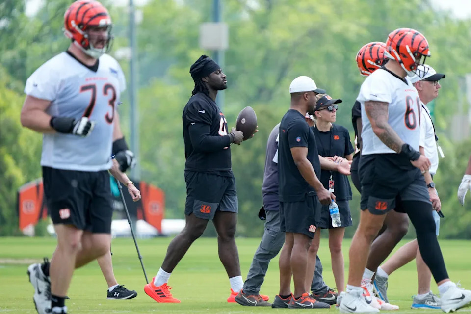Unlike the minicamps, Shemar Stewart (with ball) must have a signed contract to show up and participate in training camp according to NFL rules.