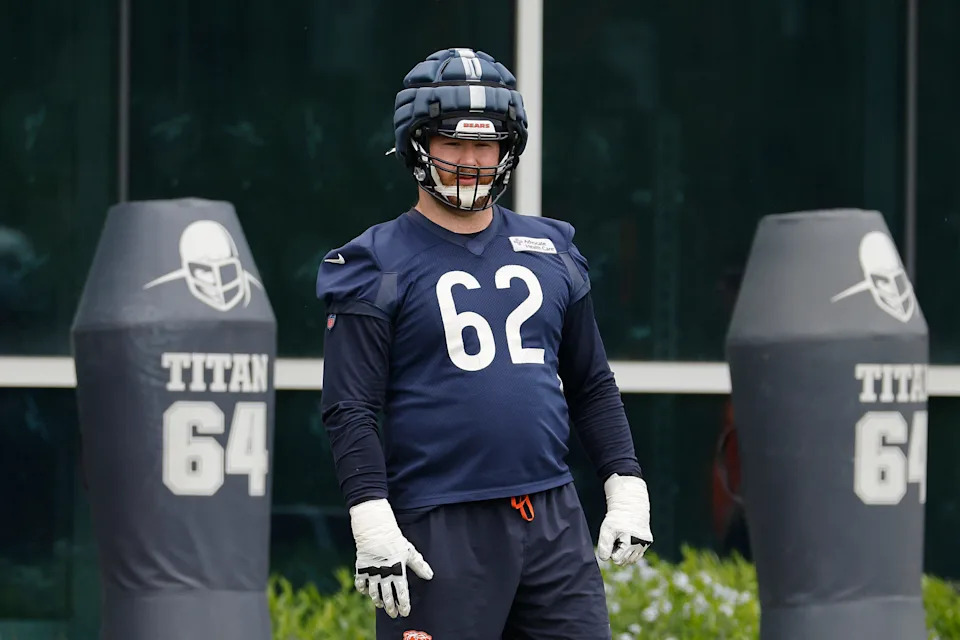 LAKE FOREST, ILLINOIS - JUNE 03: Joe Thuney #62 of the Chicago Bears looks on during Chicago Bears OTA Offseason Workout at Halas Hall on June 03, 2025 in Lake Forest, Illinois. (Photo by Michael Reaves/Getty Images)