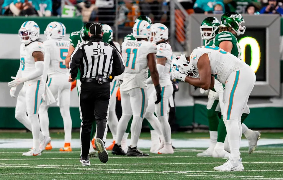 Miami Dolphins defensive tackle Calais Campbell (93) reacts after a play in the second half of his NFL game against the New York Jets at the MetLife Stadium on Sunday, Jan. 5, 2025, in East Rutherford, N.J. By MATIAS J. OCNER