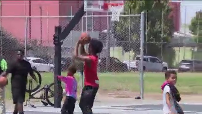 NFL players paying it forward with new basketball court in Oakland